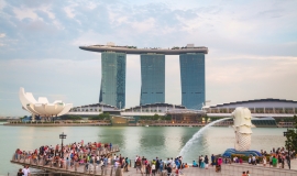 Singapore-tourists-skyline